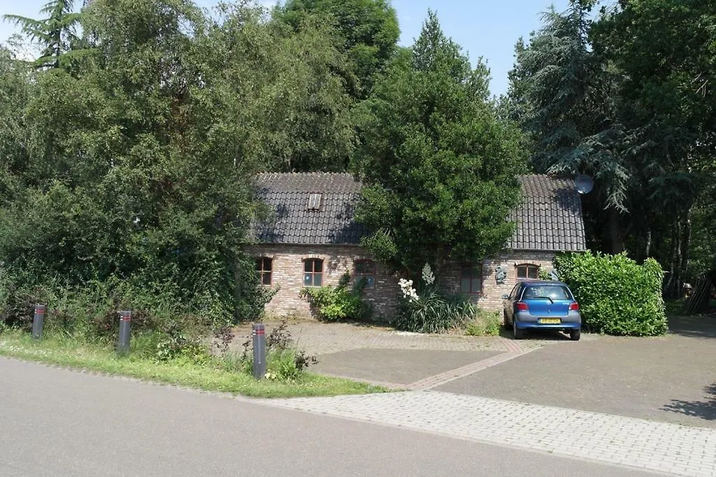 Art, Bed & Breakfast-1